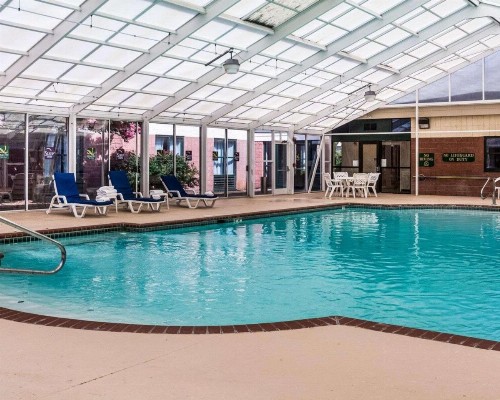 Quality Suites Lake Wright Norfolk Airport - image 17