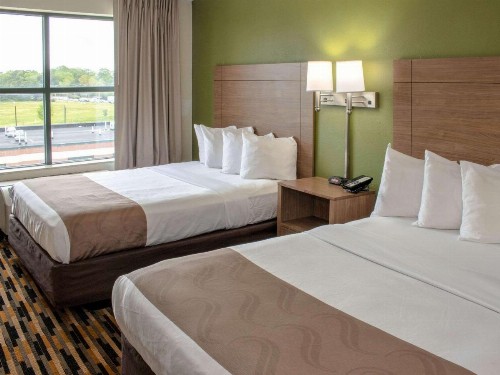 Quality Suites Lake Wright Norfolk Airport - image 3