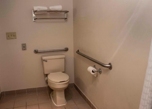 Quality Suites Lake Wright Norfolk Airport - image 34