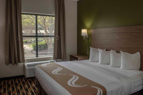 Quality Suites Lake Wright Norfolk Airport - image 36