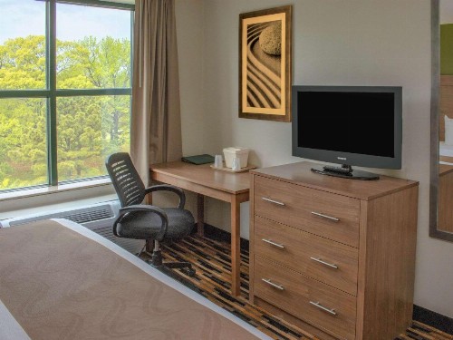Quality Suites Lake Wright Norfolk Airport - image 5