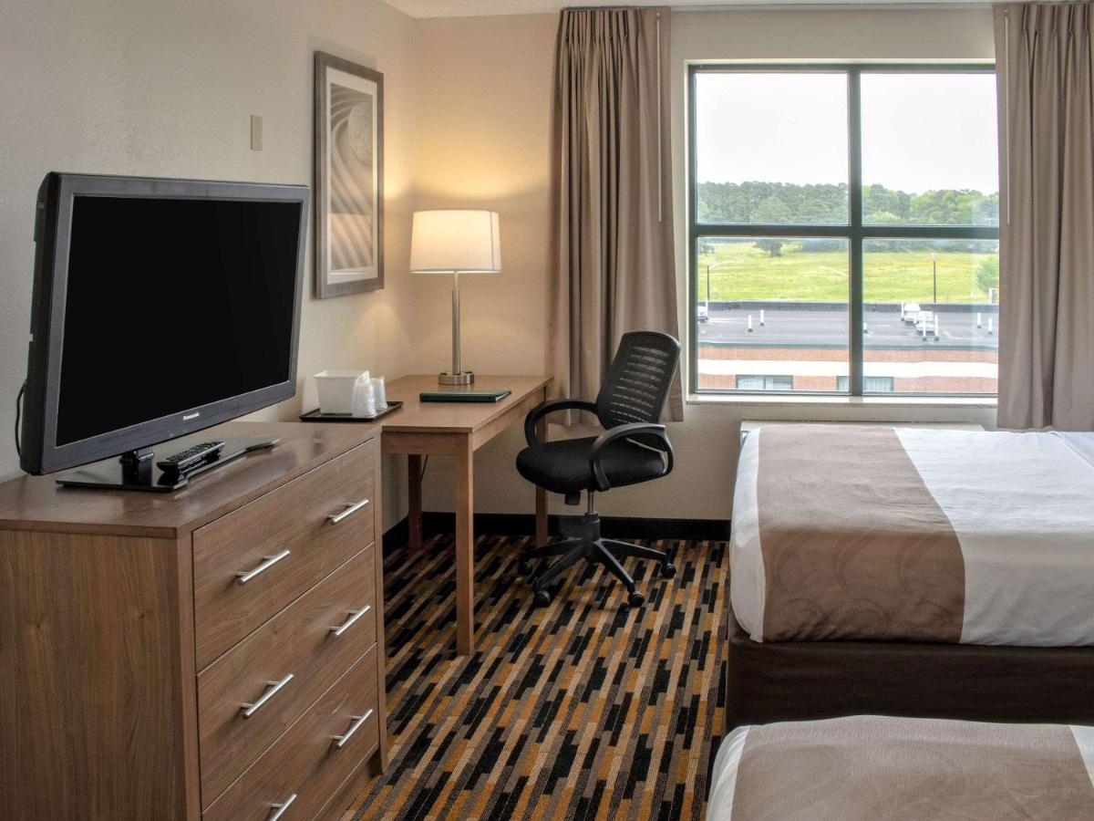 Quality Suites Lake Wright Norfolk Airport - image 7