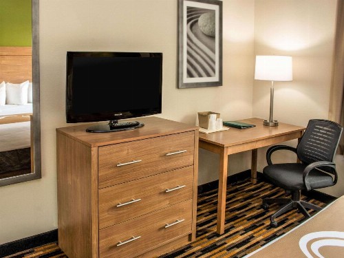 Quality Suites Lake Wright Norfolk Airport - image 8