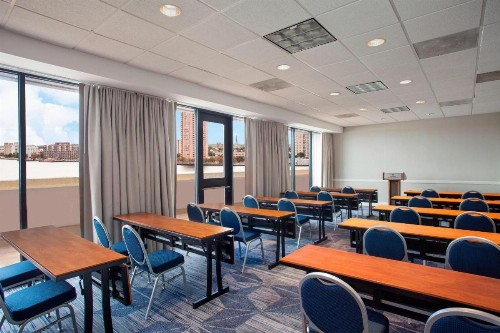 Sheraton Norfolk Waterside Hotel - image 38