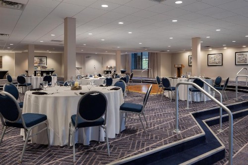 Sheraton Norfolk Waterside Hotel - image 40