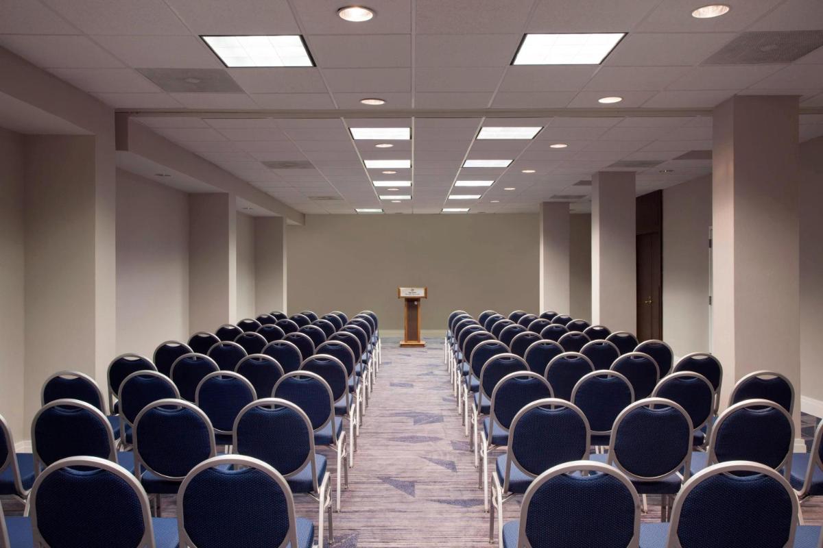 Sheraton Norfolk Waterside Hotel - image 6