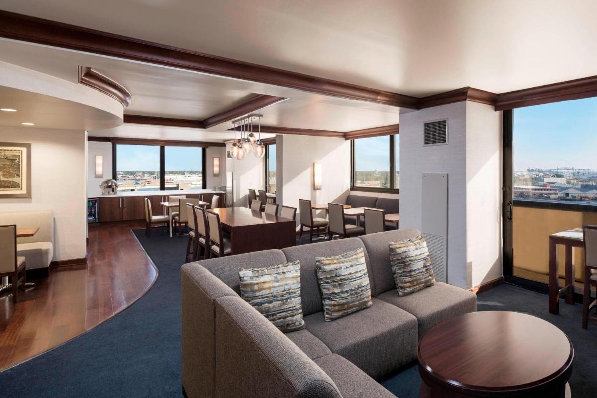 Sheraton Norfolk Waterside Hotel - image 7