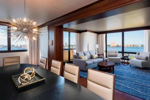 Sheraton Norfolk Waterside Hotel - image 9