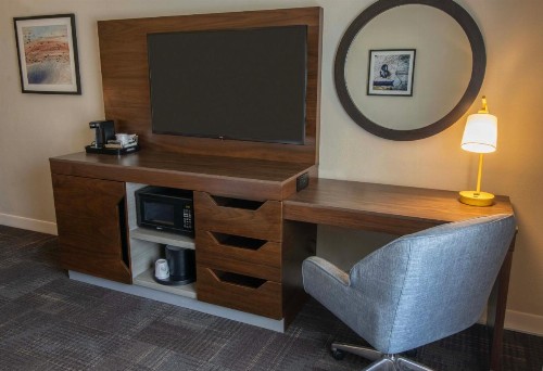Hampton Inn & Suites Norfolk-Airport - image 2