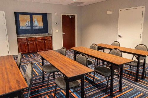 Hampton Inn & Suites Norfolk-Airport - image 35