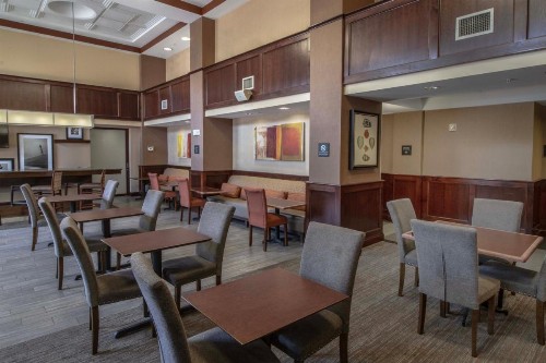 Hampton Inn & Suites Norfolk-Airport - image 7