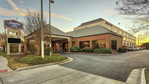 Hampton Inn Norfolk-Naval Base - image 2