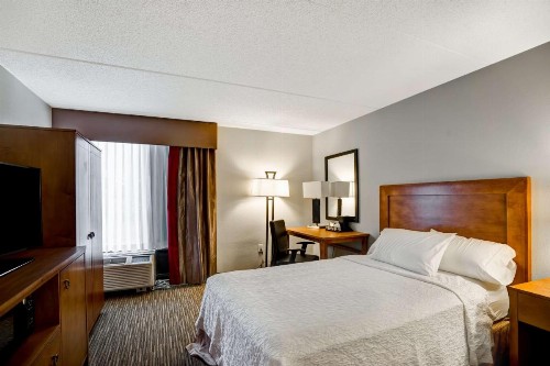 Hampton Inn Norfolk-Naval Base - image 29