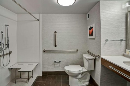Hampton Inn Norfolk-Naval Base - image 31