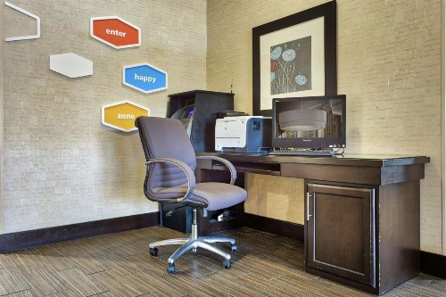 Hampton Inn Norfolk-Naval Base - image 36