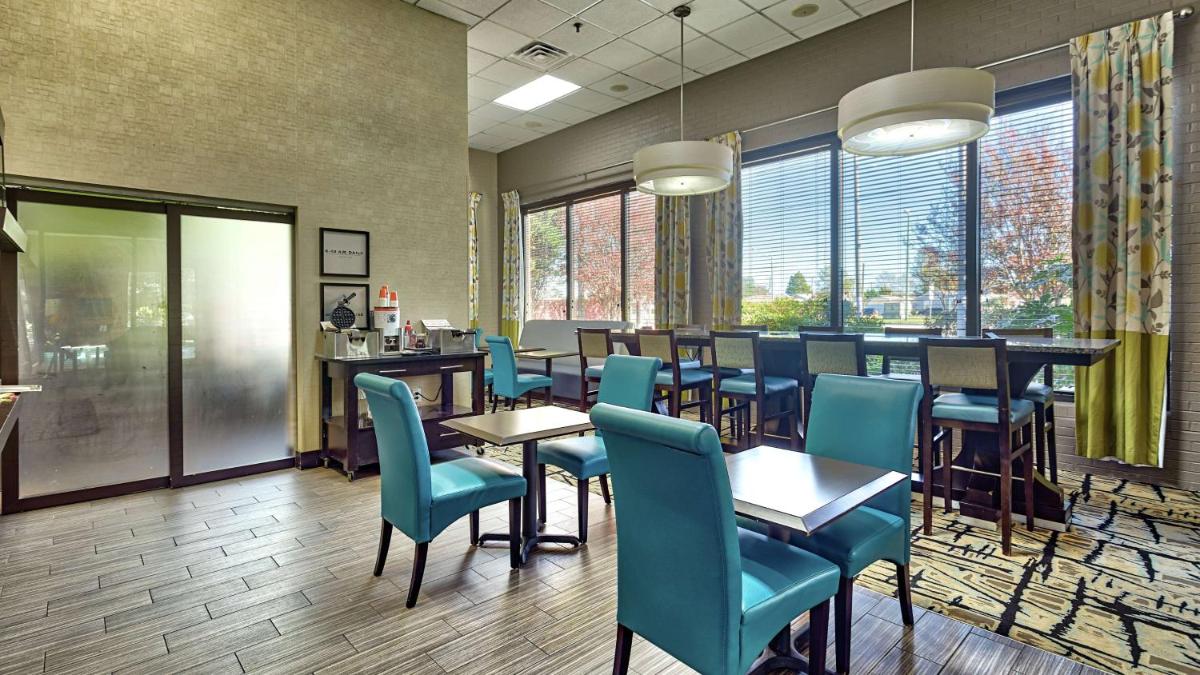 Hampton Inn Norfolk-Naval Base - image 4
