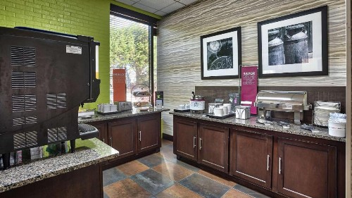 Hampton Inn Norfolk-Naval Base - image 8
