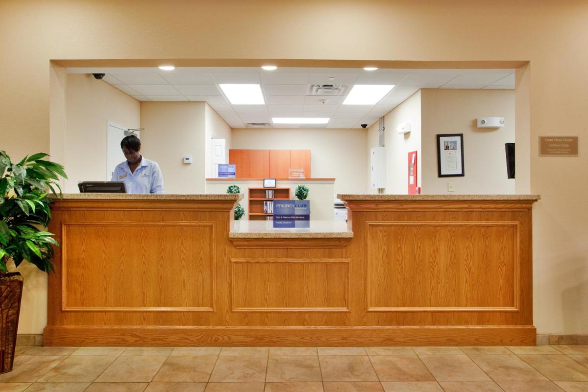 Candlewood Suites Norfolk Airport an IHG Hotel - image 3