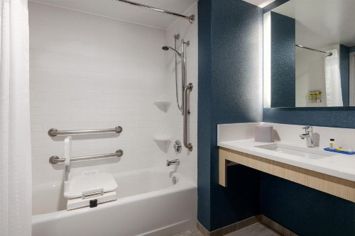 Holiday Inn Express Hotel & Suites Norfolk Airport an IHG Hotel - image 15