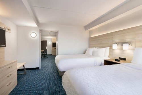 Holiday Inn Express Hotel & Suites Norfolk Airport an IHG Hotel - image 16