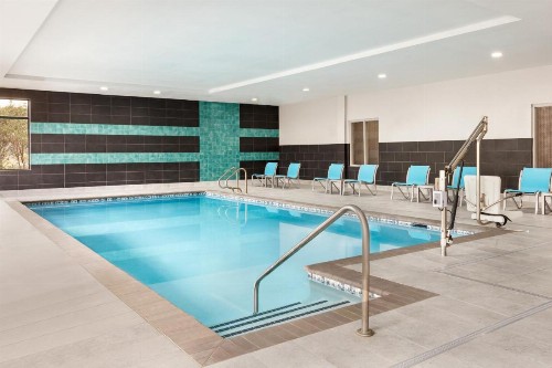 Holiday Inn Express Hotel & Suites Norfolk Airport an IHG Hotel - image 22