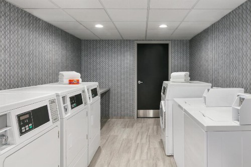 Holiday Inn Express Hotel & Suites Norfolk Airport an IHG Hotel - image 24