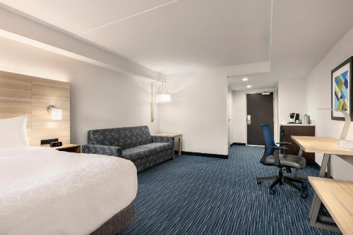 Holiday Inn Express Hotel & Suites Norfolk Airport an IHG Hotel - image 26