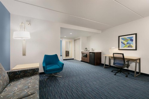 Holiday Inn Express Hotel & Suites Norfolk Airport an IHG Hotel - image 38