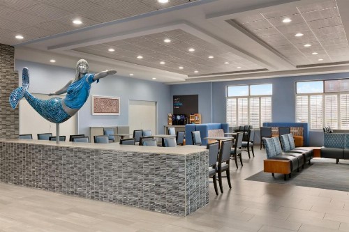 Holiday Inn Express Hotel & Suites Norfolk Airport an IHG Hotel - image 41