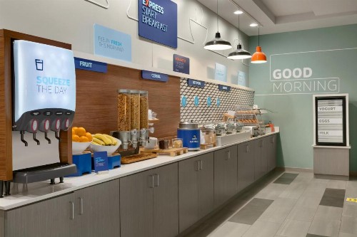 Holiday Inn Express Hotel & Suites Norfolk Airport an IHG Hotel - image 9