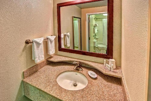 SpringHill Suites Norfolk Old Dominion University - image 25