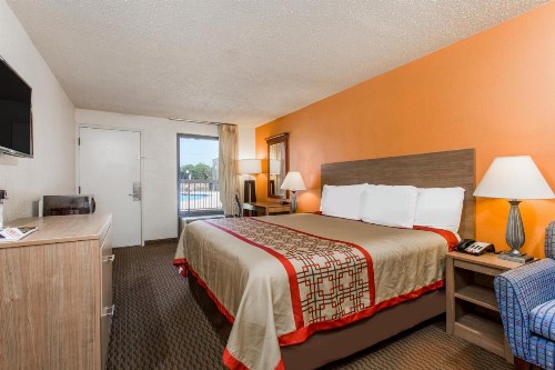 Days Inn by Wyndham Norfolk Airport - image 19