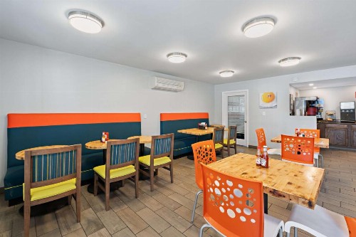 Best Western Plus Holiday Sands Inn & Suites - image 13