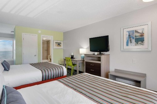 Best Western Plus Holiday Sands Inn & Suites - image 18