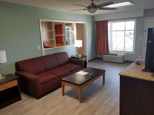 Best Western Plus Holiday Sands Inn & Suites - image 2