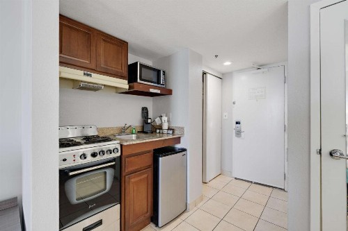 Best Western Plus Holiday Sands Inn & Suites - image 23