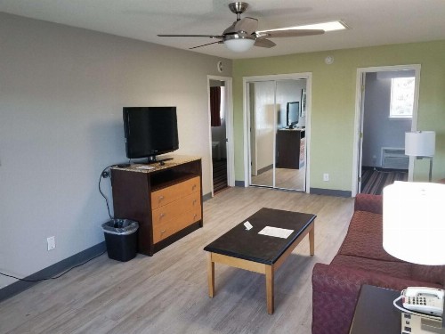 Best Western Plus Holiday Sands Inn & Suites - image 33