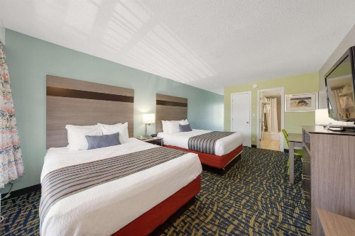 Best Western Plus Holiday Sands Inn & Suites - image 4