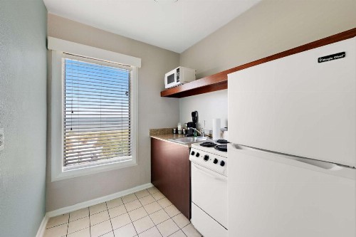 Best Western Plus Holiday Sands Inn & Suites - image 43