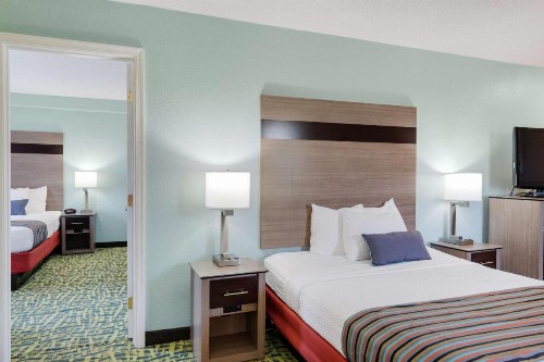 Best Western Plus Holiday Sands Inn & Suites - image 45