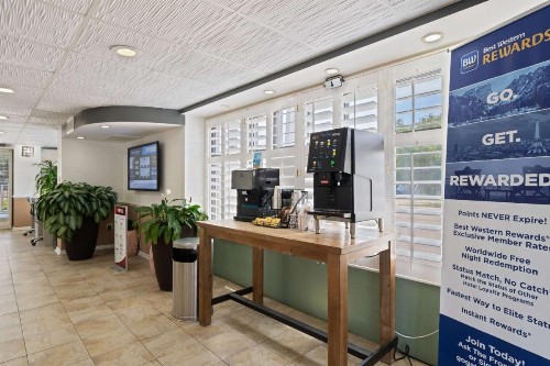 Best Western Plus Holiday Sands Inn & Suites - image 49
