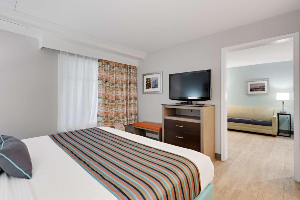 Best Western Plus Holiday Sands Inn & Suites - image 5