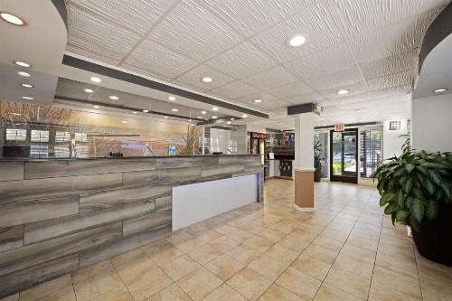 Best Western Plus Holiday Sands Inn & Suites - image 6