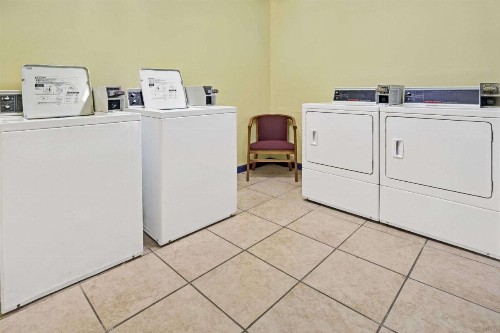 Days Inn by Wyndham Norfolk Military Circle - image 13