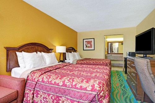 Days Inn by Wyndham Norfolk Military Circle - image 15