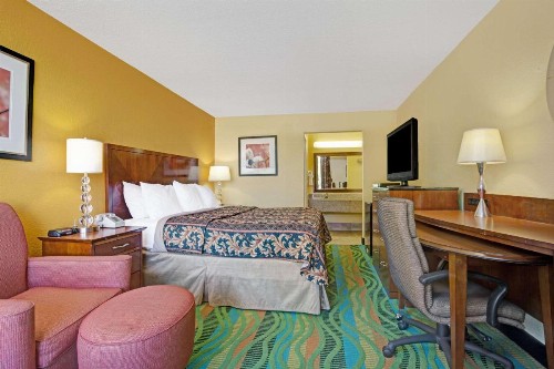 Days Inn by Wyndham Norfolk Military Circle - image 16