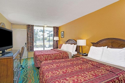 Days Inn by Wyndham Norfolk Military Circle - image 3