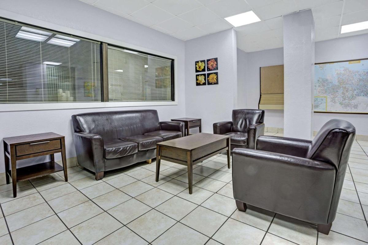 Days Inn by Wyndham Norfolk Military Circle - image 7