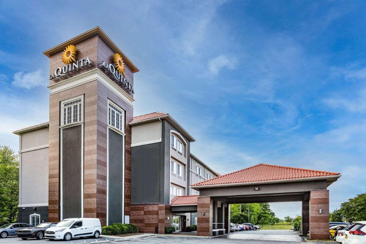 La Quinta by Wyndham Norfolk Airport - main image