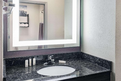 La Quinta by Wyndham Norfolk Airport - image 16